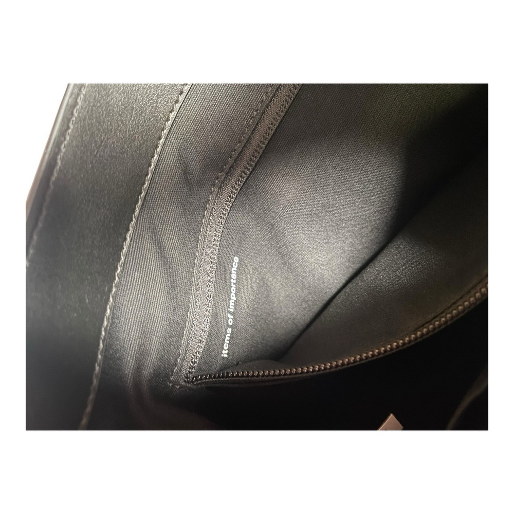 Lululemon Cactus Leather Shoulder Bag 8L Black With Gold Hardware & Dust Bag - Picture 16 of 16